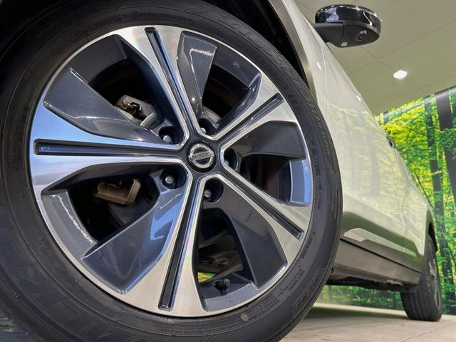 �y����17�C���`�A���~�z�C�[���z�O�ςɃ}�b�`���������A���~�z�C�[���𑕒����Ă���܂��B�e��ЊO�A���~�z�C�[����A�X�^�b�h���X�^�C�����戵�����Ă���܂��B���񂲑��k����������