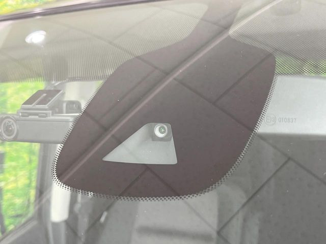 �y�C���e���W�F���g�G�}�[�W�F���V�[�u���[�L�z�t�����g�J�����őO���̎ԗ�����s�҂����m�B�Փ˂������Ȏ��͏Փ˔�Q�y���u���[�L���쓮�A�Փˉ�����T�|�[�g�B�����S�Ƀh���C�u�����y���݂��������܂��B