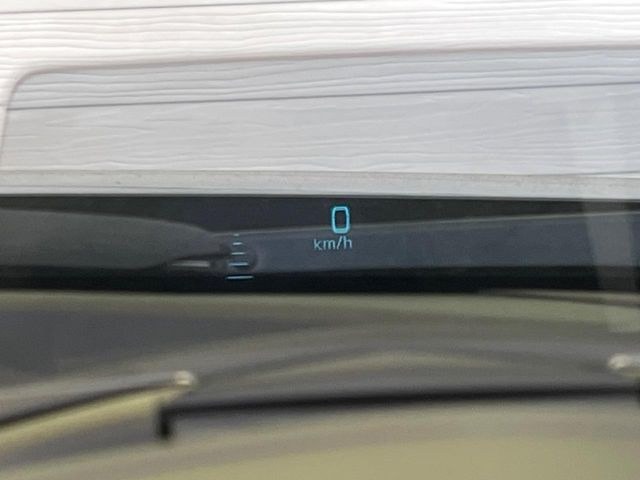 �y�w�b�h�A�b�v�f�B�X�v���C�z���݂̑��x�⑖�s�����f�W�^���\���ŉ^�]�ȑO���̃K���X�ɓ��e!�^�]���A�ڐ������炳���K�v�ȏ����m�F�ł���̂łƂ��Ă��֗��ň��S!