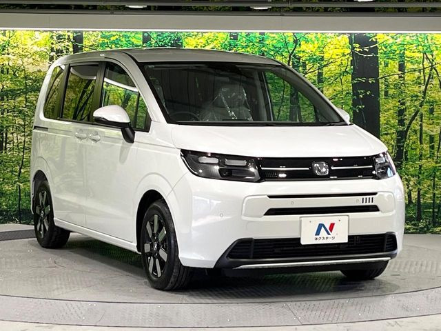 高透明度のガラス皮膜で撥水はもちろん、上質なツヤ・光沢を実現。紫外線や酸性雨から大切な愛車を保護し、色あせ・劣化を防止。「弾スプラッシュコート」、「弾プリミッサコート」からお選びいただけます。