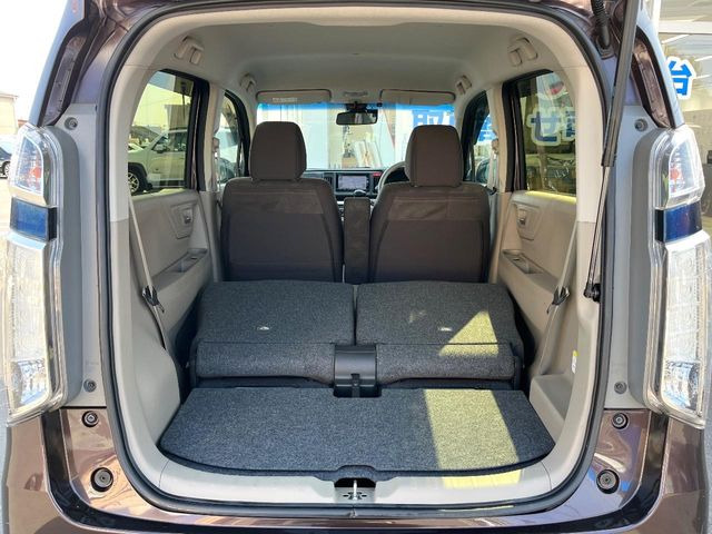 ���i�̂���������ʋ΁A���}���ɏ\���ȉ׎��X�y�[�X���m�ۂ��Ă���܂��B�Z�J���h�V�[�g��|���ƁA�傫�ȉו��̐ύڂ��\�ł���