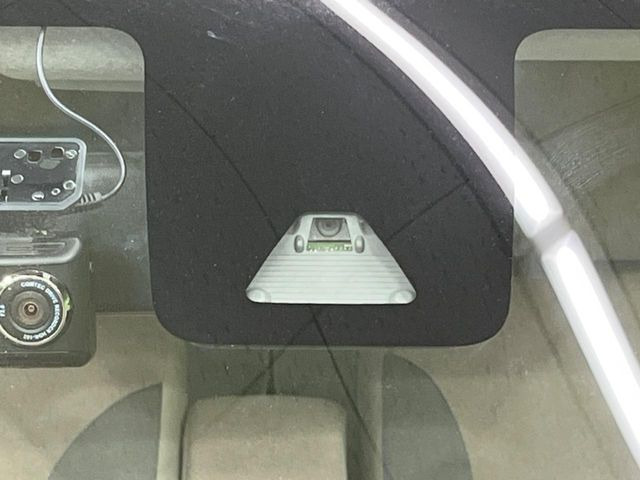 �y�X�}�[�g�A�V�X�g2�z���s���ɑO���̎ԗ�����F�����A�Փ˂������Ȏ��͌x��ƃu���[�L�ŏՓˉ���Ɣ�Q�y�����A�V�X�g�B�����S�Ƀh���C�u�����y���݂��������܂��B