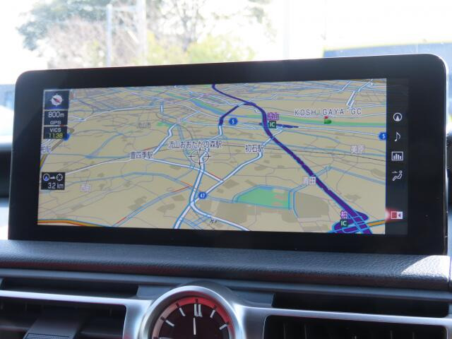 メモリーナビ装備で、知らない場所もあっという間に検索♪ちょっとしたお出かけや旅行もこれでバッチリですね。