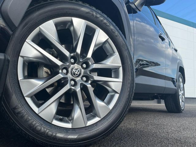 【純正19インチアルミホイール】外観にマッチした純正アルミホイールを装着しております。各種社外アルミホイールや、スタッドレスタイヤも取扱いしております。是非ご相談ください♪