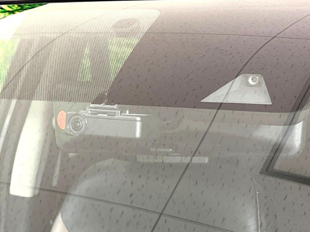 �y�G�}�[�W�F���V�[�u���[�L�z���s���ɑO���̎ԗ�����F�����A�Փ˂������Ȏ��͌x��ƃu���[�L�ŏՓˉ���Ɣ�Q�y�����A�V�X�g�B�����S�Ƀh���C�u�����y���݂��������܂��B