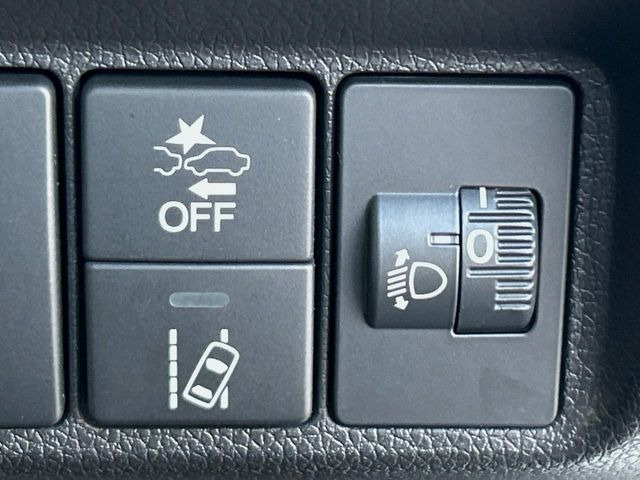 �y�z���_�Z���V���O�z���s���ɑO���̎ԗ�����F�����A�Փ˂������Ȏ��͌x��ƃu���[�L�ŏՓˉ���Ɣ�Q�y�����A�V�X�g�B�����S�Ƀh���C�u�����y���݂��������܂��B