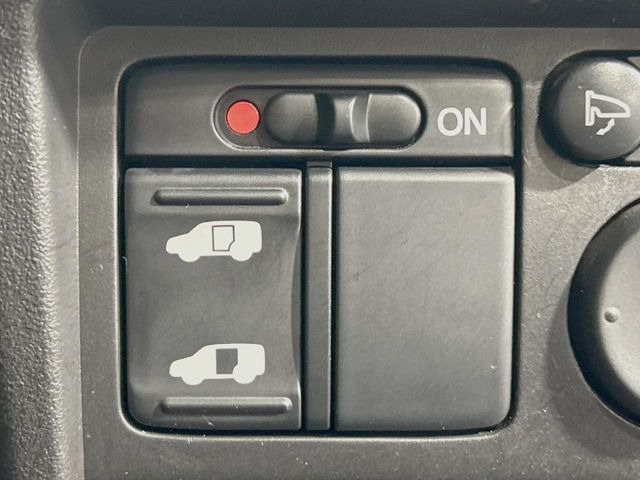 �y�p���[�X���C�h�h�A�z�X�}�[�g�L�[��^�]�Ȃ̃X�C�b�`�ŃX���C�h�h�A�̊J���\���d��������͂����ăh�A���J����K�v�������A���������q�l�ł��A�d���ו��������Ă��鎞�����N�ɊJ���߂ł��܂���