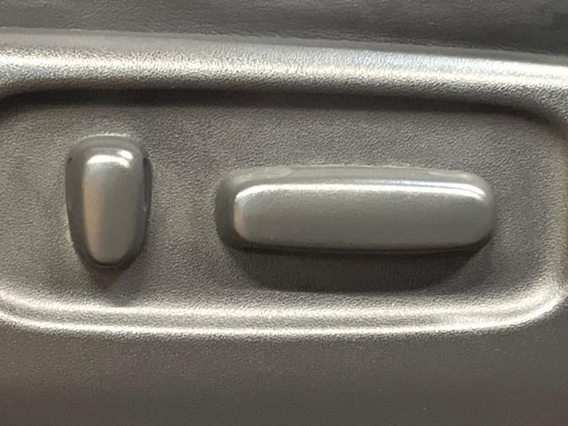 【パワーシート】スイッチ一つで簡単にシートの微調整が可能!電動だから力もいりません!快適なシートポジションにセットして、快適なドライブをお楽しみください。