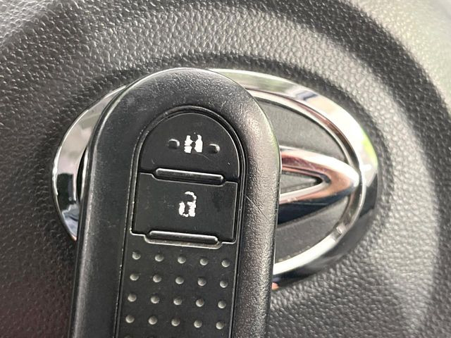 �y�L�[�t���[�V�X�e���z�J�o����|�P�b�g�ɓ��ꂽ�܂܂ł��h�A�̎{���E�������\�ȃX�}�[�g�L�[�𑕔��B�G���W���̃I���E�I�t�����J�M�����o���K�v����������Ƃ��Ă��֗��ł���