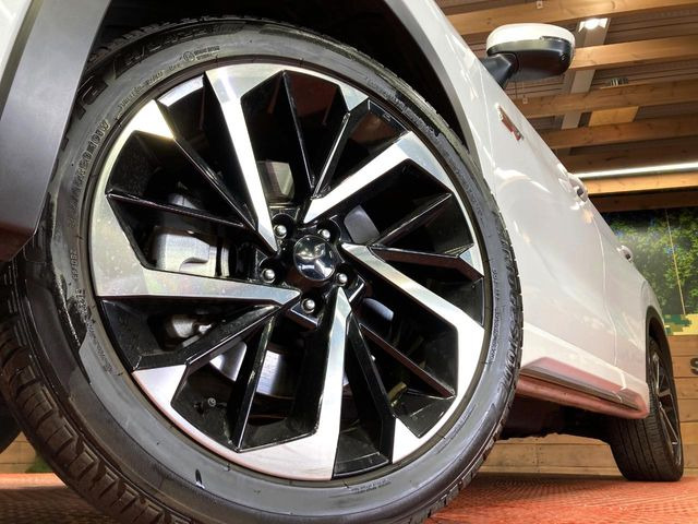 �y����20�C���`�A���~�z�C�[���z�O�ςɃ}�b�`���������A���~�z�C�[���𑕒����Ă���܂��B�e��ЊO�A���~�z�C�[����A�X�^�b�h���X�^�C�����戵�����Ă���܂��B���񂲑��k����������