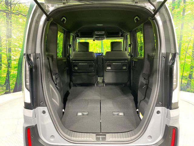 ���i�̂���������ʋ΁A���}���ɏ\���ȉ׎��X�y�[�X���m�ۂ��Ă���܂��B�Z�J���h�V�[�g��|���ƁA�傫�ȉו��̐ύڂ��\�ł���