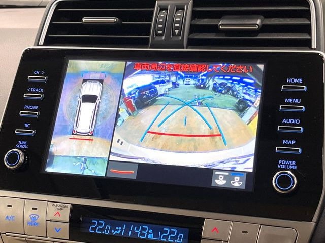 【マルチテレインモニター】車のフロントやサイドのカメラ画像を同時にモニター表示することで、悪路や狭い道を走行時でも周囲の状況確認ができ安心!本格SUVにうれしい装備です♪