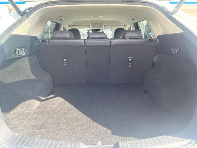 ���i�̂���������ʋ΁A���}���ɏ\���ȉ׎��X�y�[�X���m�ۂ��Ă���܂��B�Z�J���h�V�[�g��|���ƁA�傫�ȉו��̐ύڂ��\�ł���