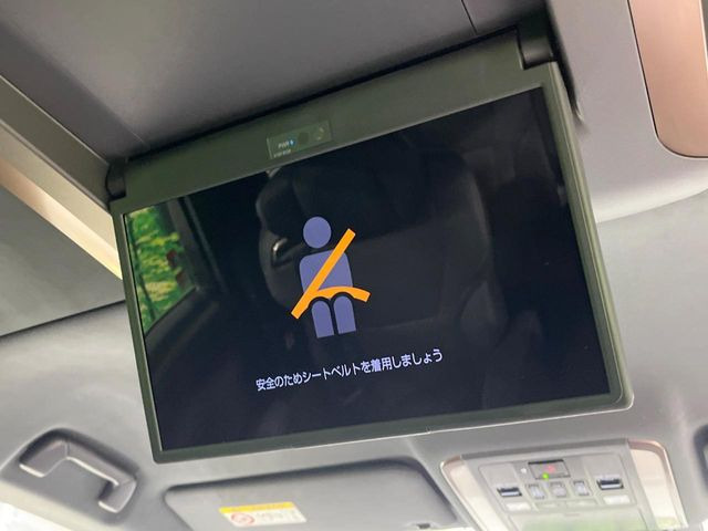 【フリップダウンモニター】大画面モニターで後席でもエンタメをお楽しみいただけます。小さなお子様にも大人気の装備です♪