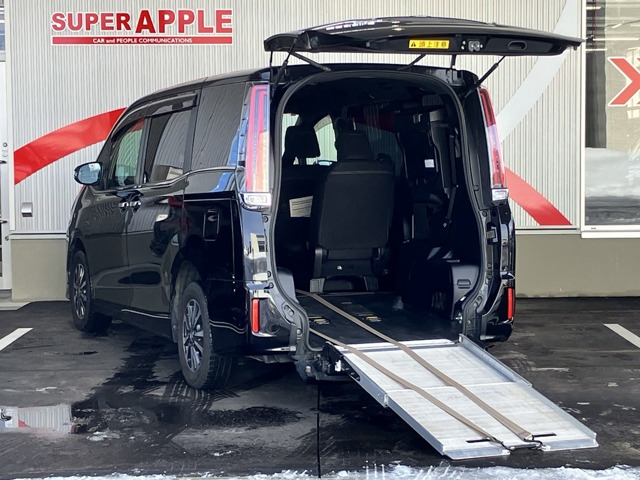 エスクァイア2.0 Xi ウェルキャブ スロープタイプ タイプI 車いす1脚仕様 4WD