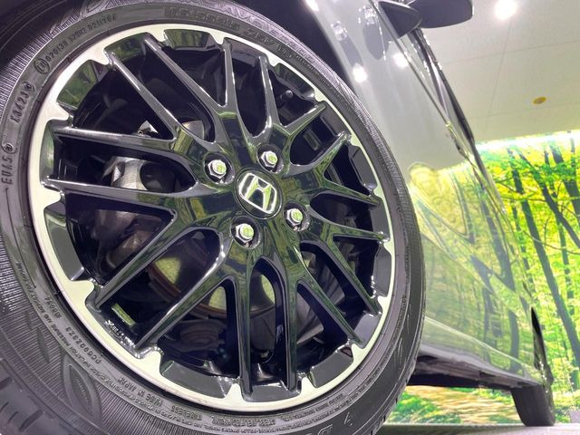 �y����15�C���`�A���~�z�C�[���z�O�ςɃ}�b�`���������A���~�z�C�[���𑕒����Ă���܂��B�e��ЊO�A���~�z�C�[����A�X�^�b�h���X�^�C�����戵�����Ă���܂��B���񂲑��k����������