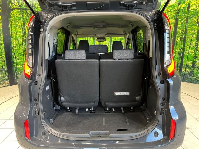 ���i�̂���������ʋ΁A���}���ɏ\���ȉ׎��X�y�[�X���m�ۂ��Ă���܂��B�Z�J���h�V�[�g��|���ƁA�傫�ȉו��̐ύڂ��\�ł���