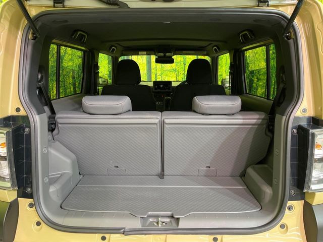 ���i�̂���������ʋ΁A���}���ɏ\���ȉ׎��X�y�[�X���m�ۂ��Ă���܂��B�Z�J���h�V�[�g��|���ƁA�傫�ȉו��̐ύڂ��\�ł���