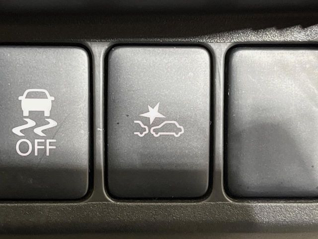 �ye-Assist�z���s���ɑO���̎ԗ�����F�����A�Փ˂������Ȏ��͌x��ƃu���[�L�ŏՓˉ���Ɣ�Q�y�����A�V�X�g�B�����S�Ƀh���C�u�����y���݂��������܂��B