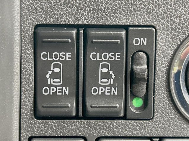 【両側パワースライドドア】スマートキーや運転席のスイッチで後席両側スライドドアの開閉が可能♪電動だから力を入れてドアを開ける必要が無く、小さなお子様でも簡単に開け閉めでき快適です♪