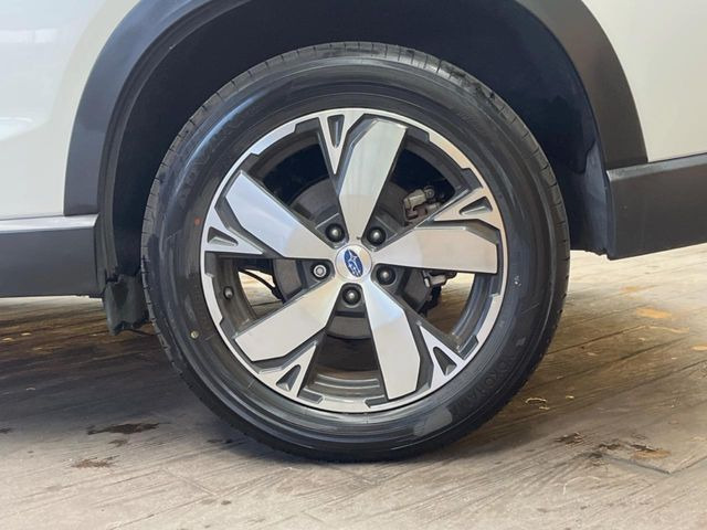 �y����18�C���`�A���~�z�C�[���z�O�ςɃ}�b�`���������A���~�z�C�[���𑕒����Ă���܂��B�e��ЊO�A���~�z�C�[����A�X�^�b�h���X�^�C�����戵�����Ă���܂��B���񂲑��k����������