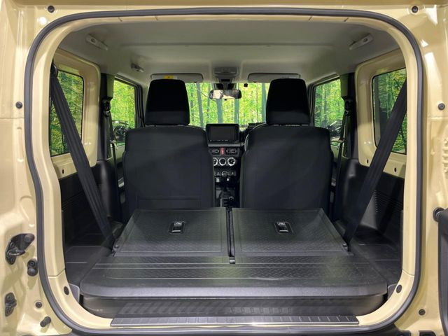 ���i�̂���������ʋ΁A���}���ɏ\���ȉ׎��X�y�[�X���m�ۂ��Ă���܂��B�Z�J���h�V�[�g��|���ƁA�傫�ȉו��̐ύڂ��\�ł���