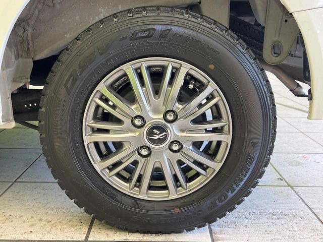 �O�ςɃ}�b�`�����A���~�z�C�[���𑕒����Ă���܂��B�e��A���~�z�C�[����A�X�^�b�h���X�^�C�����戵�����Ă���܂��B���񂲑��k����������