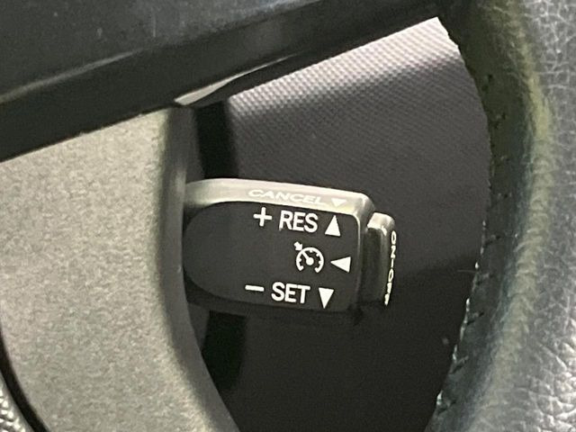 �y�N���[�Y�R���g���[���z�������H�����N���N���s�B�A�N�Z���𗣂��Ă���葬�x�ő��s���ł��A�������^�]���̕��S���y��!�����E�������ȒP�ȃX�C�b�`����Œ����ł��܂��B