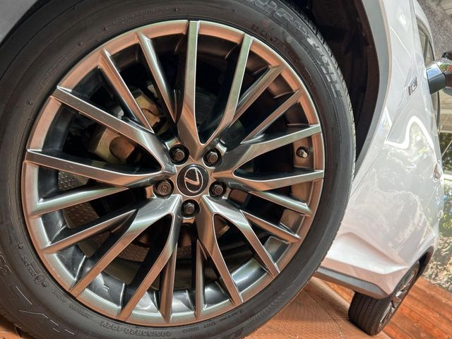 �y����20�C���`�A���~�z�C�[���z�O�ςɃ}�b�`���������A���~�z�C�[���𑕒����Ă���܂��B�e��ЊO�A���~�z�C�[����A�X�^�b�h���X�^�C�����戵�����Ă���܂��B���񂲑��k����������