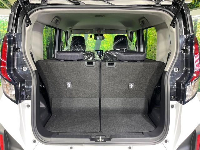 ���i�̂���������ʋ΁A���}���ɏ\���ȉ׎��X�y�[�X���m�ۂ��Ă���܂��B�Z�J���h�V�[�g��|���ƁA�傫�ȉו��̐ύڂ��\�ł���