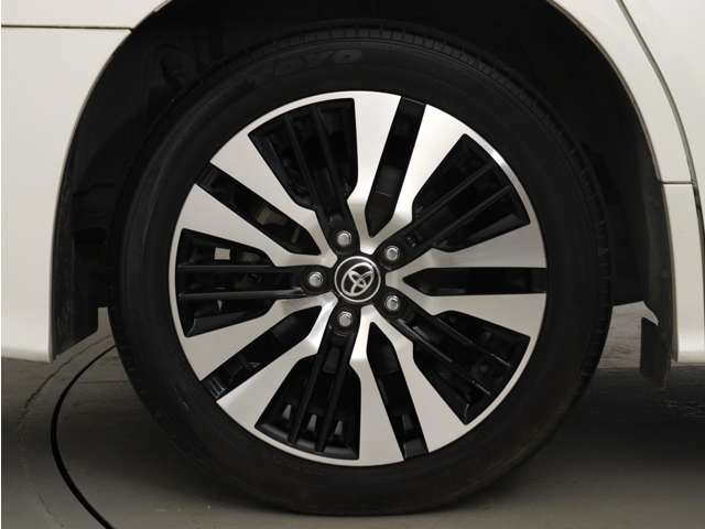 お客様のお好みの新品18インチ、19インチ、20インチホイール装着可能!ダウンサスなどローダウンも取付可能です!ヴァルドやワークなどのメーカー品も取り寄せ可能です!