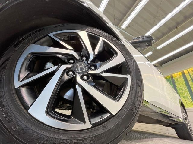 【純正17インチアルミホイール】外観にマッチした純正アルミホイールを装着しております。各種社外アルミホイールや、スタッドレスタイヤも取扱いしております。是非ご相談ください♪