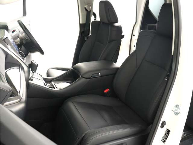 (電動シート)助手席4ウェイパワーシート!また、電動オットマン機能搭載です!上級グレードならではの贅沢装備で人気装備となります。