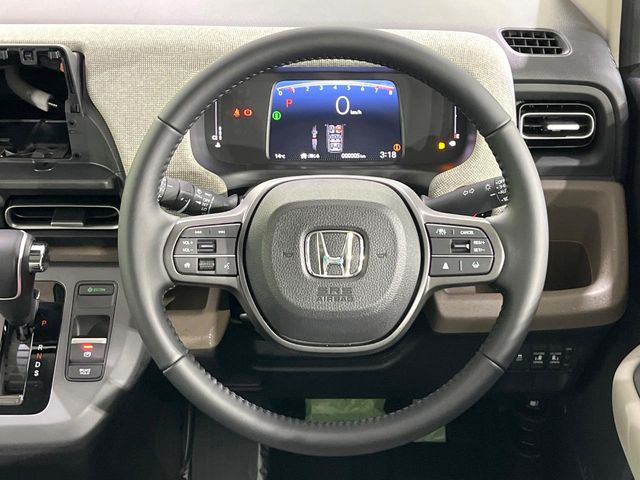 【ステアリングスイッチ】運転中、前方から目線をそらすことなく、オーディオ等の操作が可能な便利機能!安心&快適なドライブを演出してくれます♪