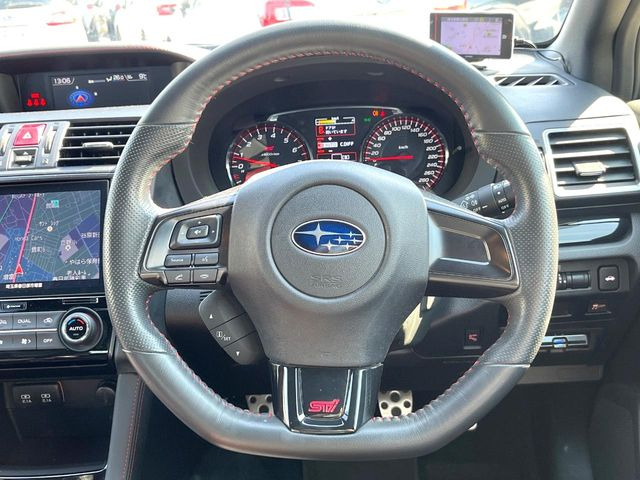 �y�����v�����X�e�A�����O�z�㎿�Ȋv���g�p���邱�ƂŁA��ɂ����������݂ƂĂ��^�]���₷���n���h���ł���