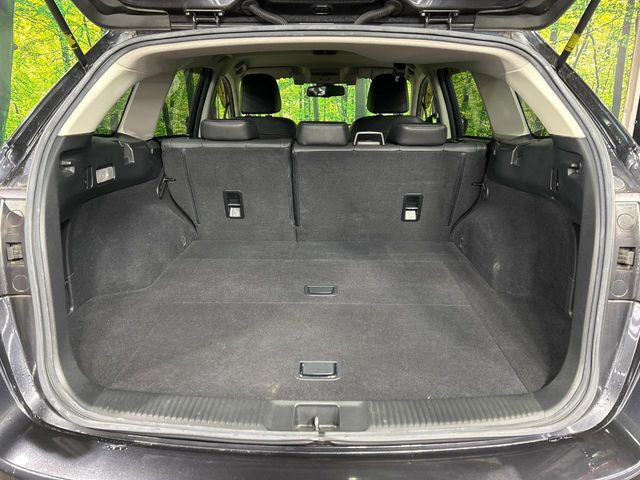 ���i�̂���������ʋ΁A���}���ɏ\���ȉ׎��X�y�[�X���m�ۂ��Ă���܂��B�Z�J���h�V�[�g��|���ƁA�傫�ȉו��̐ύڂ��\�ł���