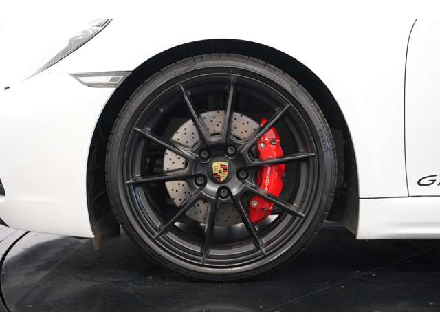 20�C���`�T�e���u���b�N718�X�|�[�c�z�C�[��