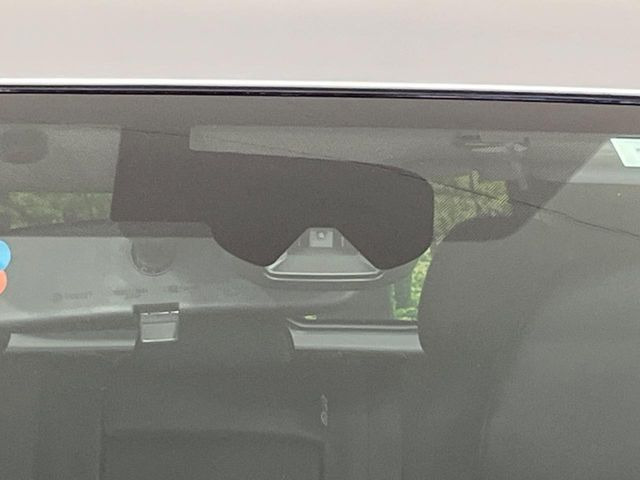 �y�G�}�[�W�F���V�[�u���[�L�z���s���ɑO���̎ԗ�����F�����A�Փ˂������Ȏ��͌x��ƃu���[�L�ŏՓˉ���Ɣ�Q�y�����A�V�X�g�B�����S�Ƀh���C�u�����y���݂��������܂��B