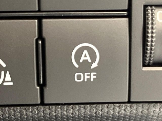 �y�A�C�h�����O�X�g�b�v�z�ԐM����a�؂Œ�Ԃ����ۂɃG���W�����~���A���ʂȔR���̏����}���܂��B�R��������ی�ɂȂ���@�\��G���W���̓u���[�L�𗣂��΍Ďn�����܂��B