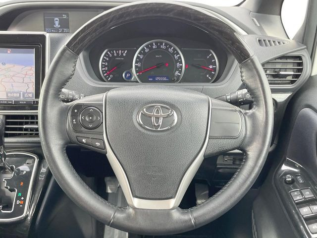 �y�����v�����X�e�A�����O�z�㎿�Ȋv���g�p���邱�ƂŁA��ɂ����������݂ƂĂ��^�]���₷���n���h���ł���