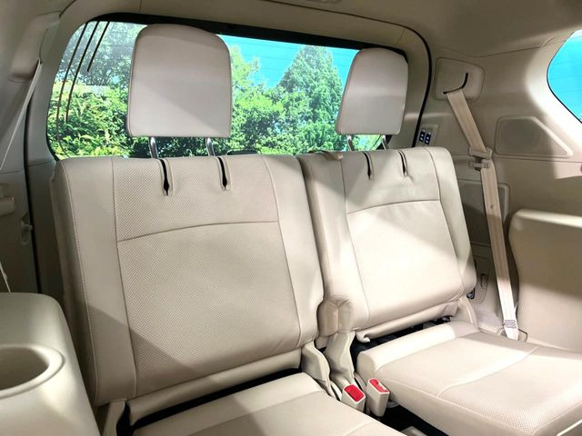 3列目シートはもちろん状態良好☆大人でもゆったりと座って頂けますので、大人数でのお出かけもラクラクです♪ご家族で、気の知れた仲間で、ドライブに行くのが楽しみですね♪
