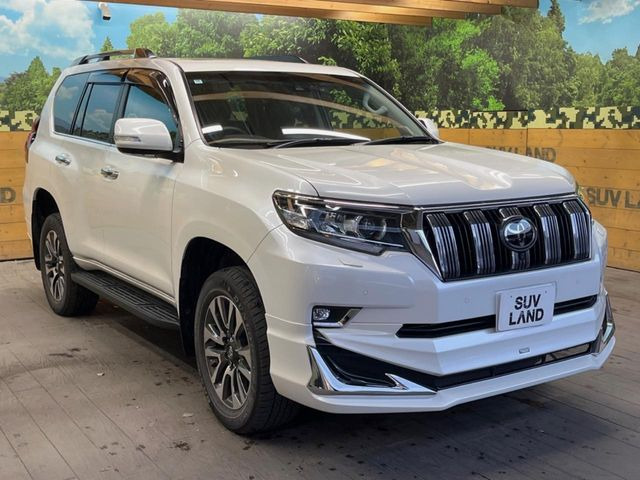 高透明度のガラス皮膜で撥水はもちろん、上質なツヤ・光沢を実現。紫外線や酸性雨から大切な愛車を保護し、色あせ・劣化を防止。「弾スプラッシュコート」、「弾プリミッサコート」からお選びいただけます。