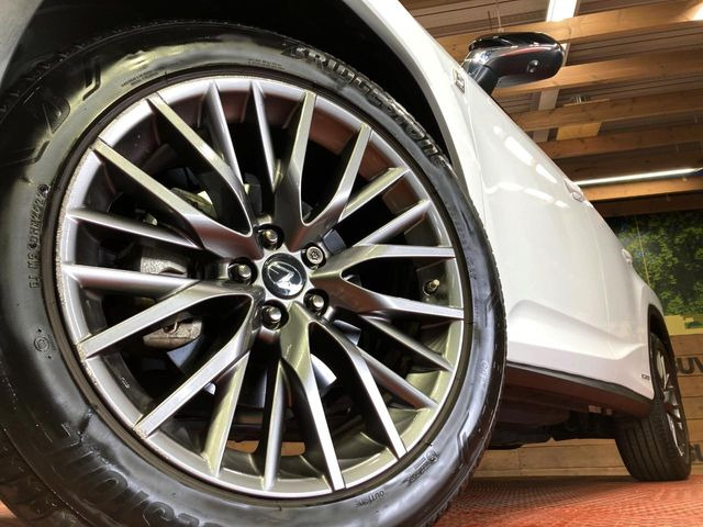 �y����20�C���`�A���~�z�C�[���z�O�ςɃ}�b�`���������A���~�z�C�[���𑕒����Ă���܂��B�e��ЊO�A���~�z�C�[����A�X�^�b�h���X�^�C�����戵�����Ă���܂��B���񂲑��k����������