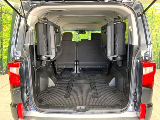 ���i�̂���������ʋ΁A���}���ɏ\���ȉ׎��X�y�[�X���m�ۂ��Ă���܂��B�Z�J���h�V�[�g��|���ƁA�傫�ȉו��̐ύڂ��\�ł���