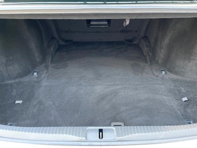 ���i�̂���������ʋ΁A���}���ɏ\���ȉ׎��X�y�[�X���m�ۂ��Ă���܂��B