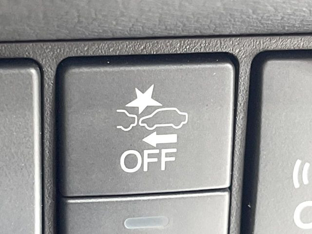 �y�z���_�Z���V���O�z���s���ɑO���̎ԗ�����F�����A�Փ˂������Ȏ��͌x��ƃu���[�L�ŏՓˉ���Ɣ�Q�y�����A�V�X�g�B�����S�Ƀh���C�u�����y���݂��������܂��B