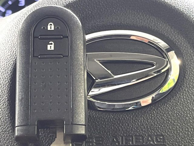 �y�L�[�t���[�V�X�e���z�J�o����|�P�b�g�ɓ��ꂽ�܂܂ł��h�A�̎{���E�������\�ȃX�}�[�g�L�[�𑕔��B�G���W���̃I���E�I�t�����J�M�����o���K�v����������Ƃ��Ă��֗��ł���