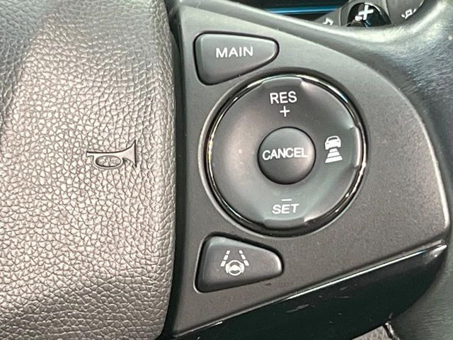 【アダプティブクルーズコントロール】高速道路での長距離走行が楽に!!自動で速度を保つクルーズコントロールが、衝突軽減システムと連携し、前方の車両を感知して車間を保つように速度調節してくれます!!