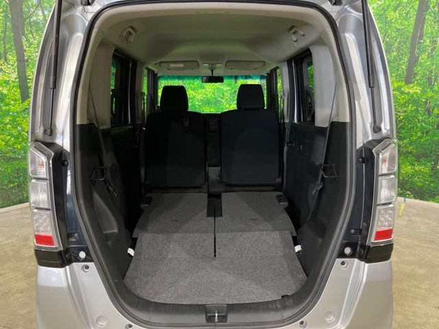 ���i�̂���������ʋ΁A���}���ɏ\���ȉ׎��X�y�[�X���m�ۂ��Ă���܂��B�Z�J���h�V�[�g��|���ƁA�傫�ȉו��̐ύڂ��\�ł���