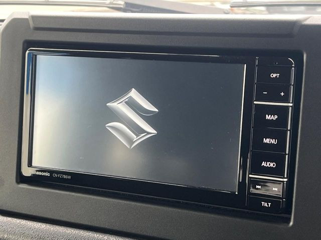 【純正ナビ】人気の純正ナビを装備しております。ナビの使いやすさはもちろん、オーディオ機能も充実!キャンプや旅行はもちろん、通勤や買い物など普段のドライブも楽しくなるはず♪